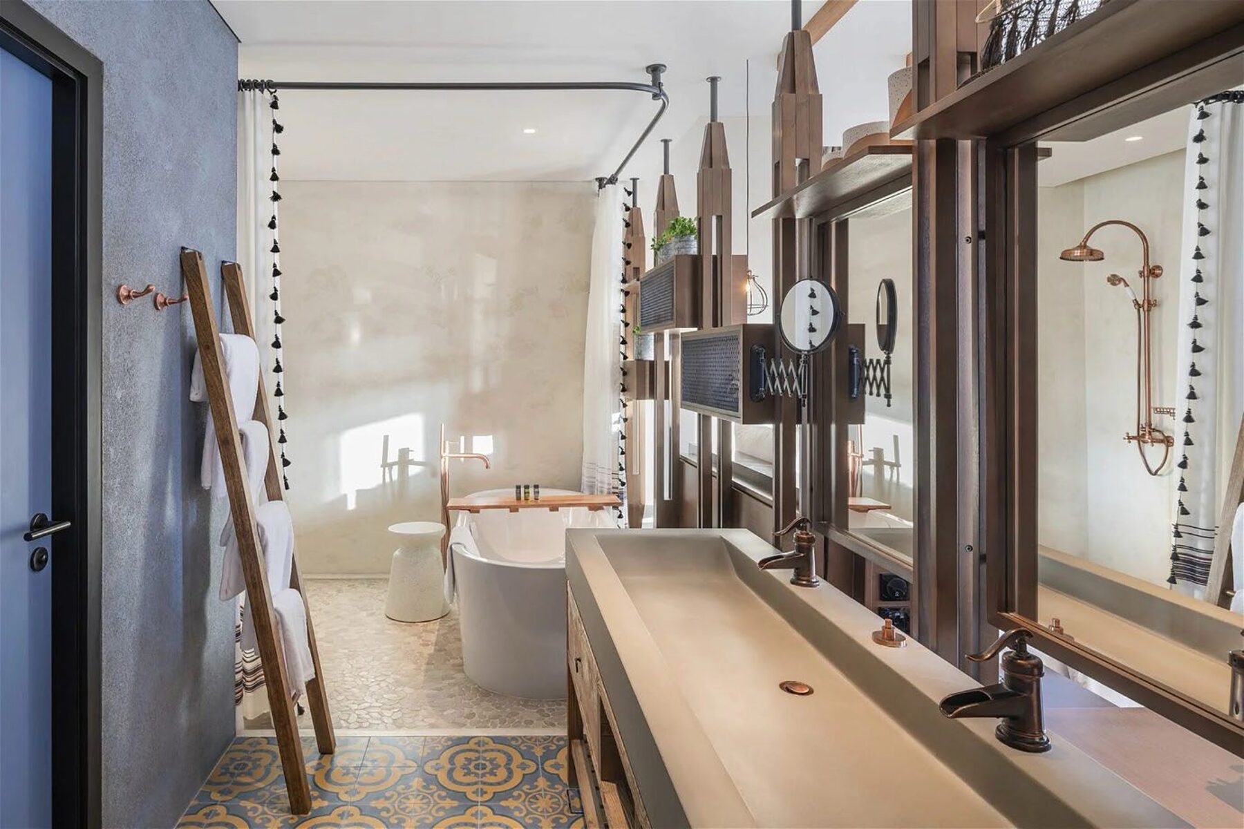 Guest bathroom with rain shower and bathtub, 25hours Hotel One Central, Dubai